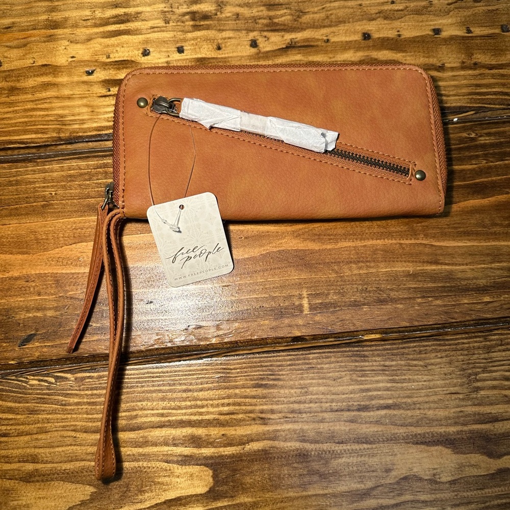 NWT Free People Wallet Brown Distressed Vegan Wristlet Strap Zip Closer Clutch - Picture 1 of 7